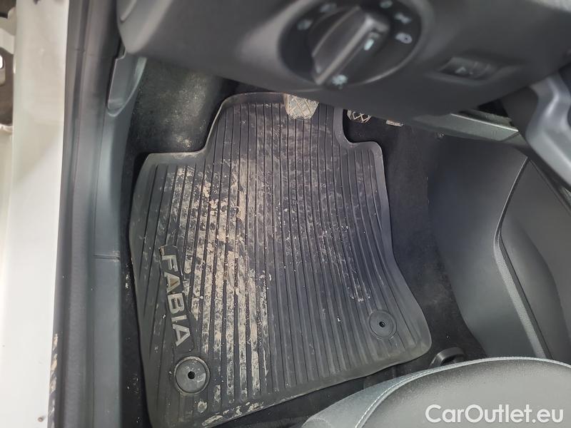  Skoda  Fabia  Combi (2015) Com.1.0TSI 70 Ambition 5d #4