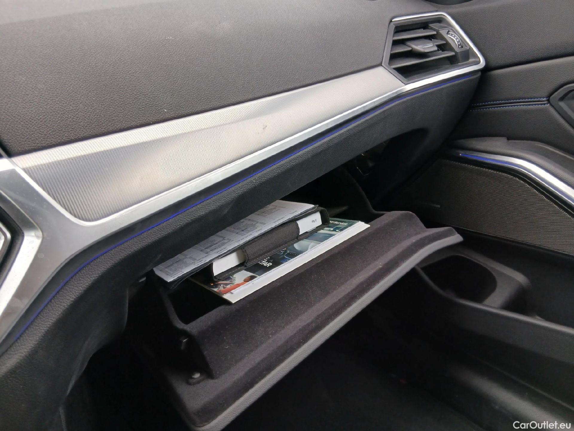  Bmw  Serie 3 BMW  / 2018 / 4P / sedán 320d Auto. #1
