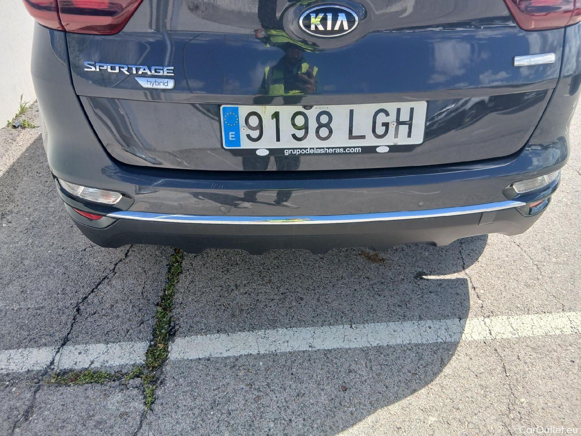  KIA  Sportage KIA  / 2018 / 5P / todoterreno 1.6 MHEV Business 85kW (115CV) 4x2 #9