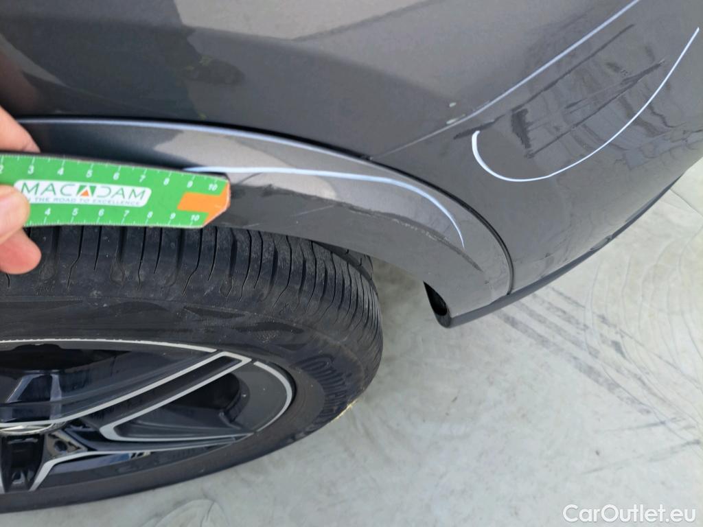  Mercedes  GLA MERCEDES-BENZ  / 2023 / 5P / todoterreno  200 D #25