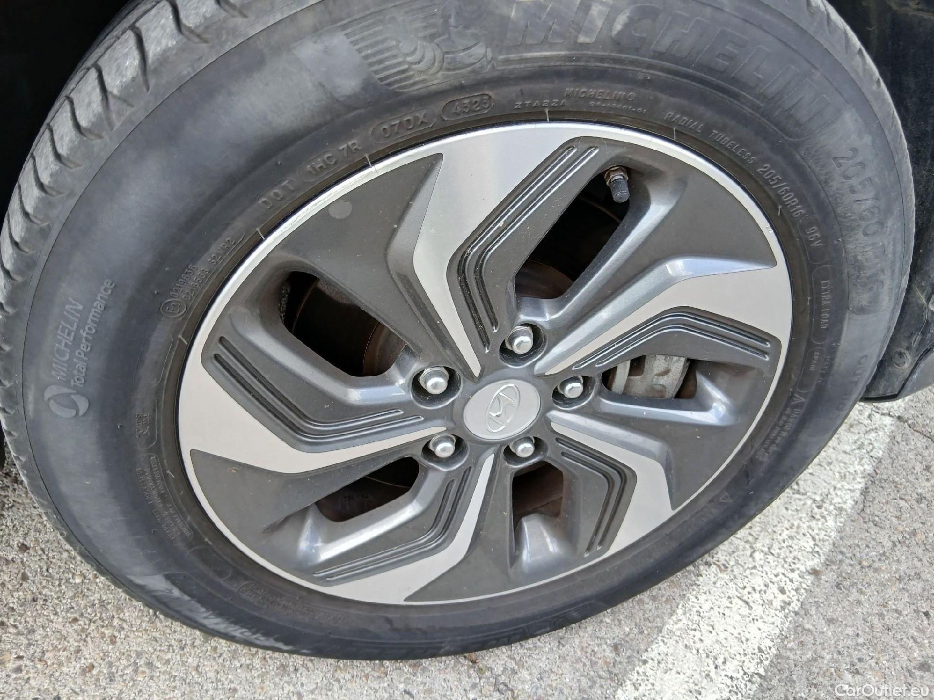 Hyundai  Konna HYUNDAI Kona / 2017 / 5P / todoterreno 1.6 GDI HEV Tecno Red DT #42