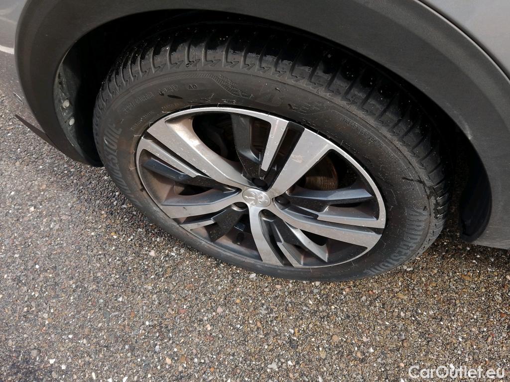  Peugeot  3008 PEUGEOT  / 2020 / 5P / todoterreno 1.5 BlueHDi 96kW (130CV) S&S Allure #1