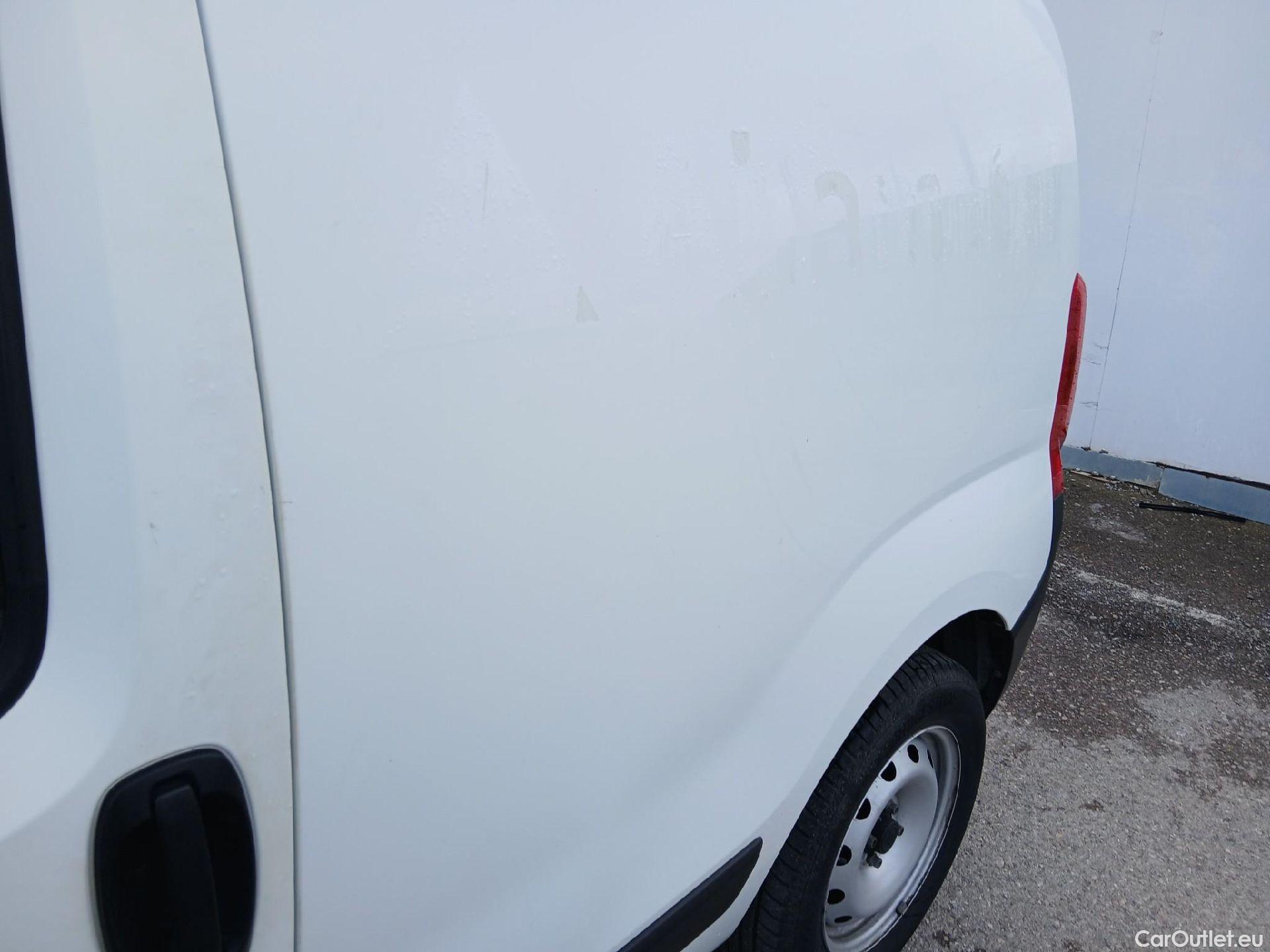  Fiat  Fiorino FIAT  / 2016 / 4P / furgón derivado de turismo Cargo SX N1 1.3 MJet 70 kW (95 CV) #10