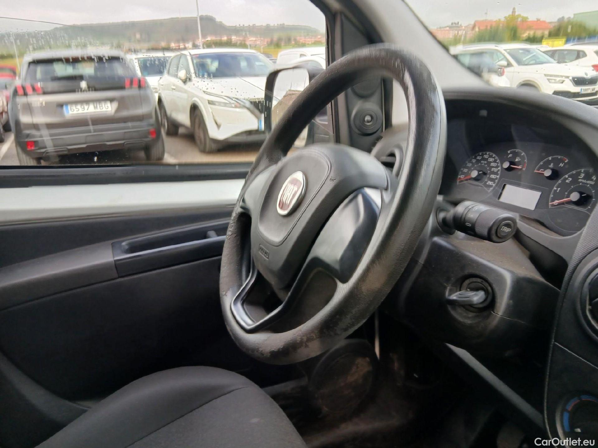  Fiat  Fiorino FIAT  / 2016 / 4P / furgón derivado de turismo Cargo SX N1 1.3 MJet 70 kW (95 CV) #29