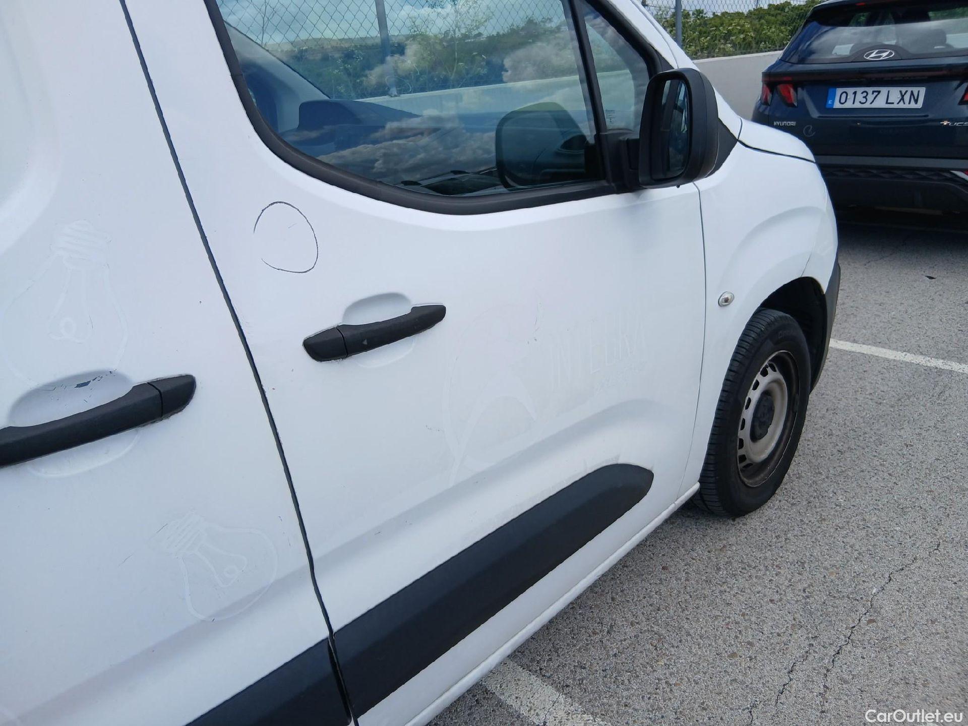  Peugeot  Partner PEUGEOT  / 2018 / 3P / furgón derivado de turismo Pro Standard 600kg BlueHDi 73kW (AC) #25