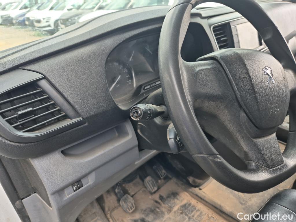  Peugeot  Expert PEUGEOT  / 2016 / 4P / furgón Furgón Premium 1.5 BlueHDi 100 Standard (AC) #26