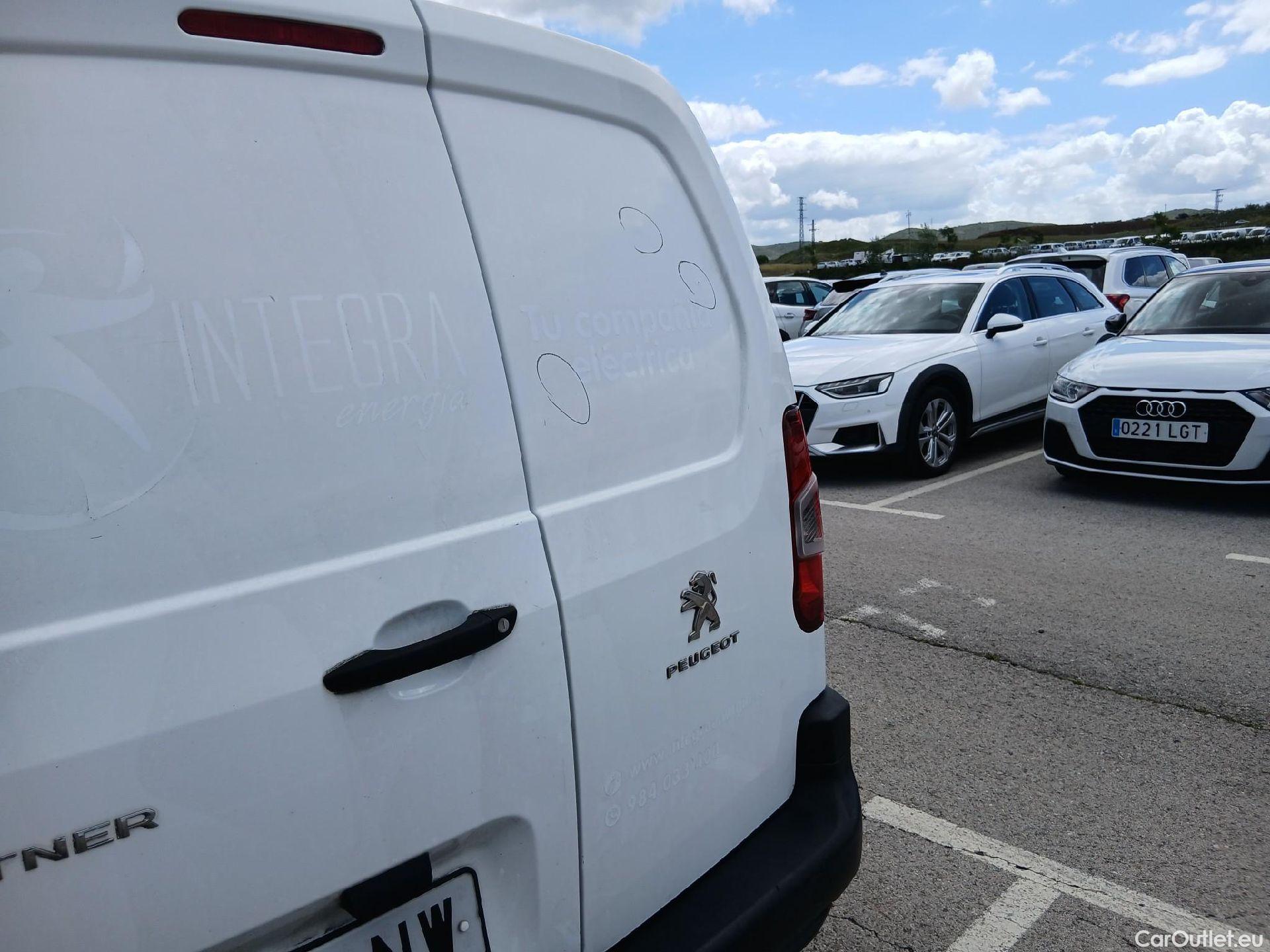  Peugeot  Partner PEUGEOT  / 2018 / 3P / furgón derivado de turismo Pro Standard 600kg BlueHDi 73kW (AC) #17