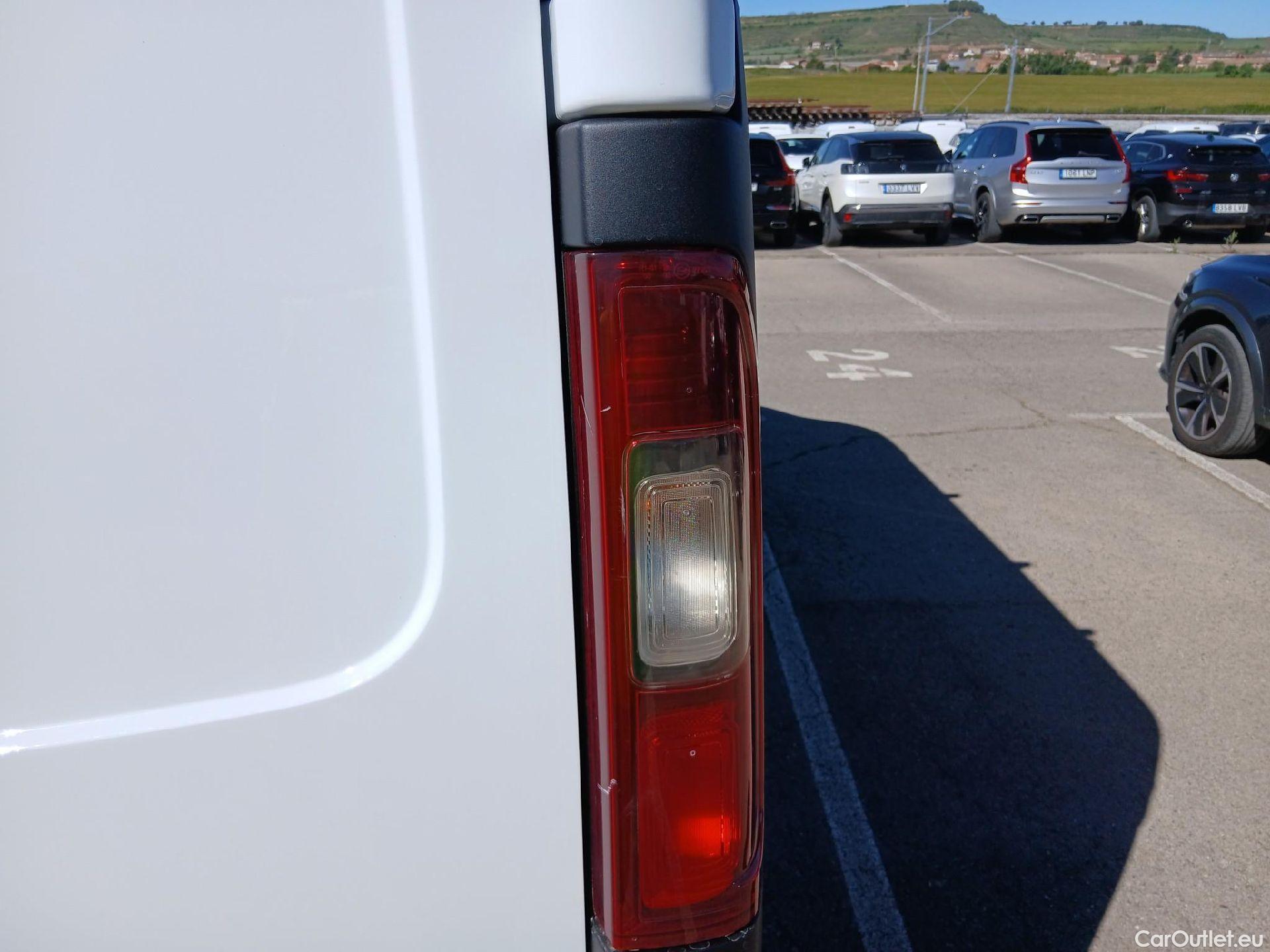  Nissan  NV300 NISSAN  / 2016 / 4P / furgón 2.0dCi 88kW (120CV) L1H1 1T Optima #1
