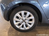  Renault  Clio RENAULT  / 2019 / 5P / BERLINA 1.6 HYBRID E-TECH 103KW INTENS #18