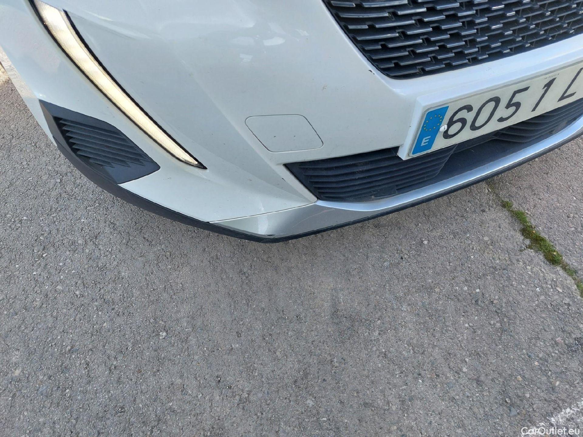  Peugeot  2008 PEUGEOT  / 2019 / 5P / todoterreno Allure BlueHDI 81kW (110CV) #4