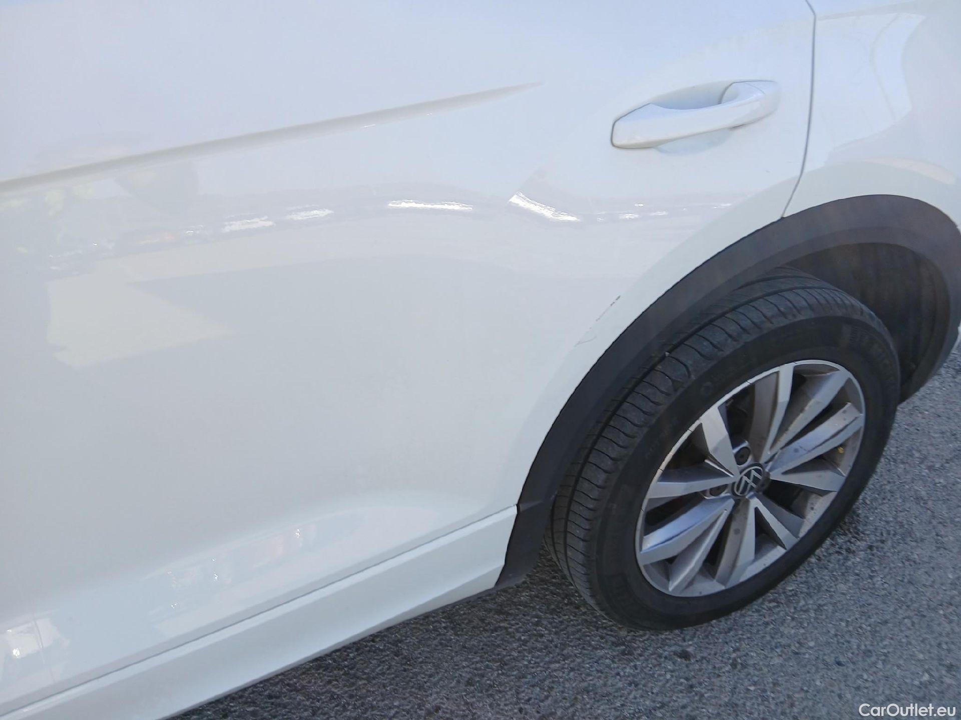  Volkswagen  T-ROC VOLKSWAGEN  / 2017 / 5P / todoterreno Advance R-Line 1.0 TSI 81kW (110CV) #6