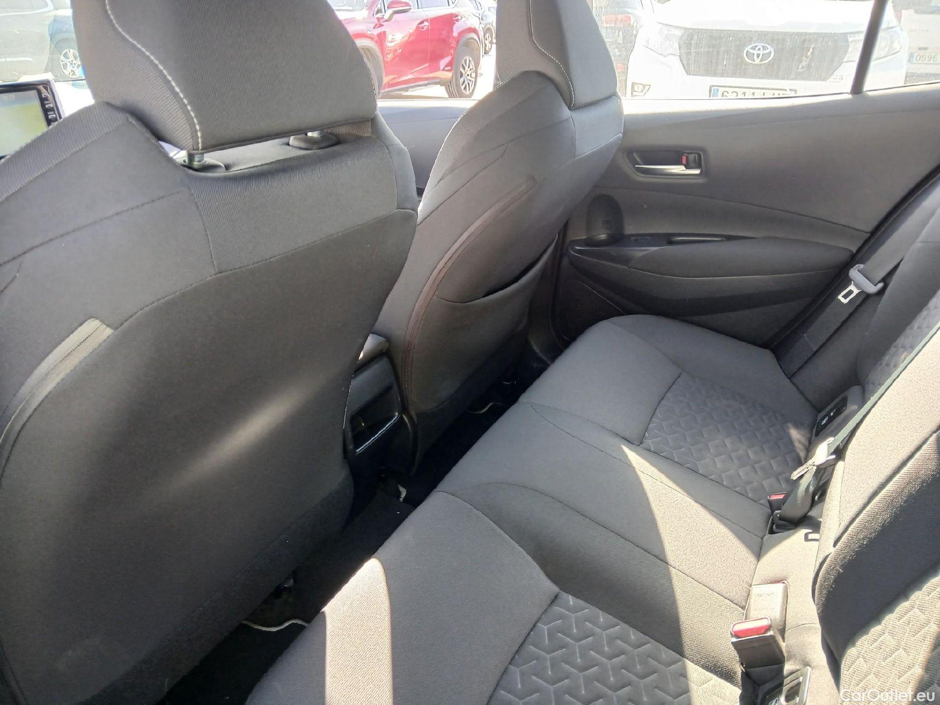  Toyota  Corolla TOYOTA  / 2019 / 5P / berlina con portón 1.8 125H BUSINESS PLUS E-CVT #2