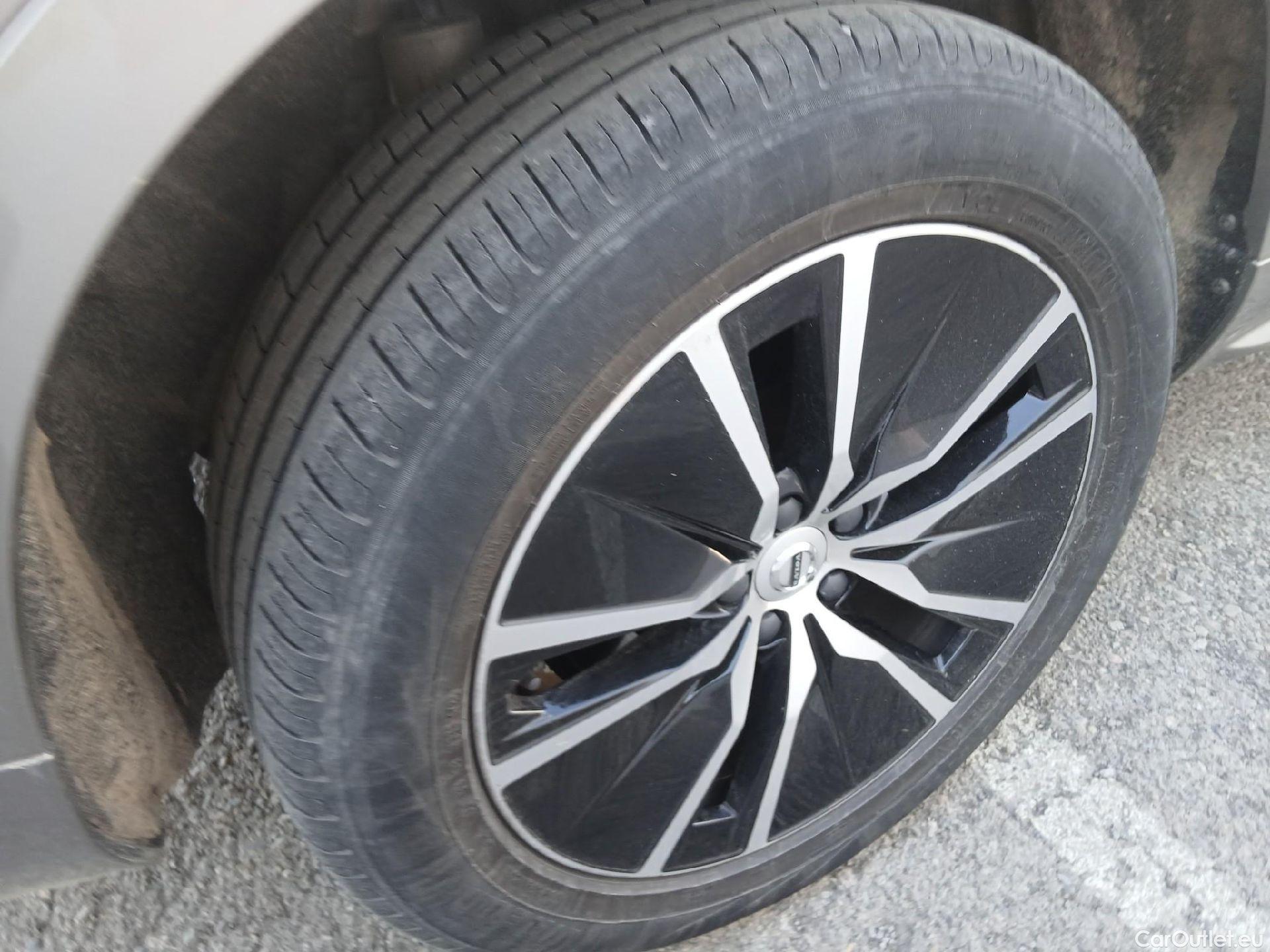  Volvo  XC90 VOLVO  / 2019 / 5P / todoterreno 2.0 B5 D AWD Momentum Pro Auto #16