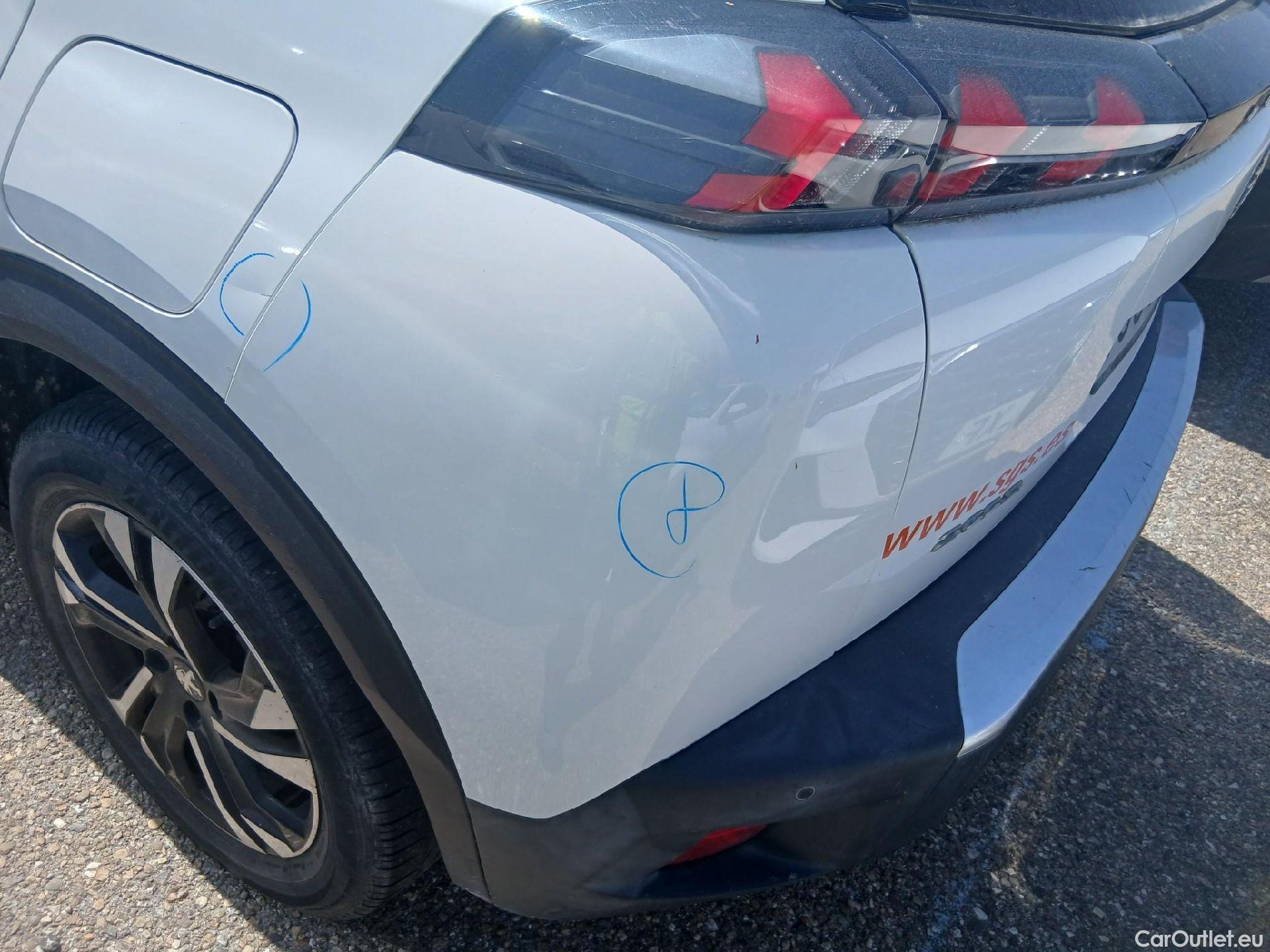  Peugeot  2008 PEUGEOT  / 2019 / 5P / todoterreno Allure BlueHDI 81kW (110CV) #33