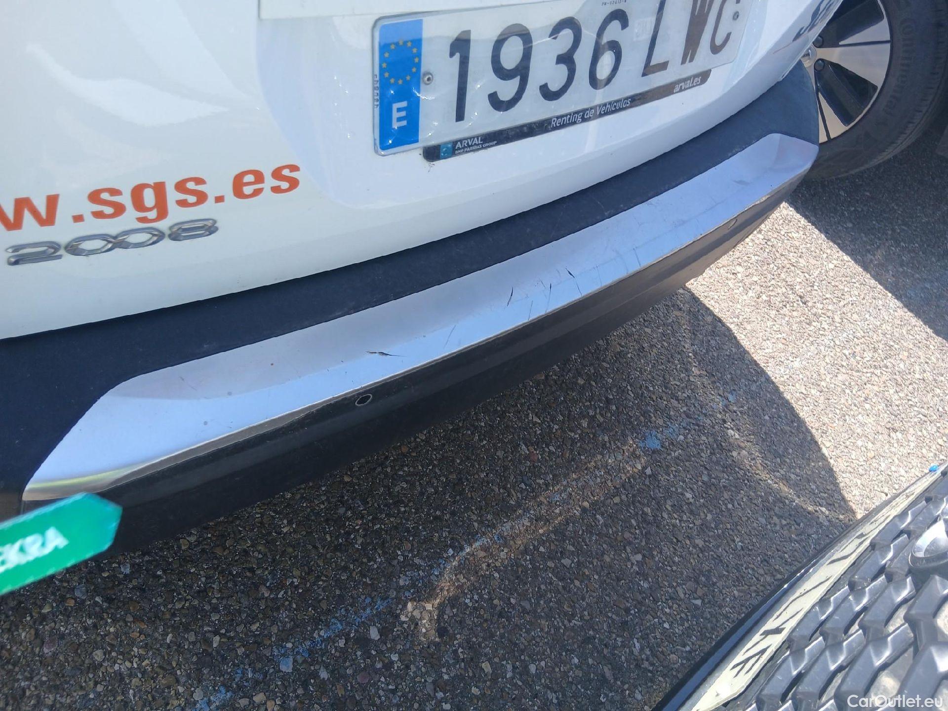  Peugeot  2008 PEUGEOT  / 2019 / 5P / todoterreno Allure BlueHDI 81kW (110CV) #35