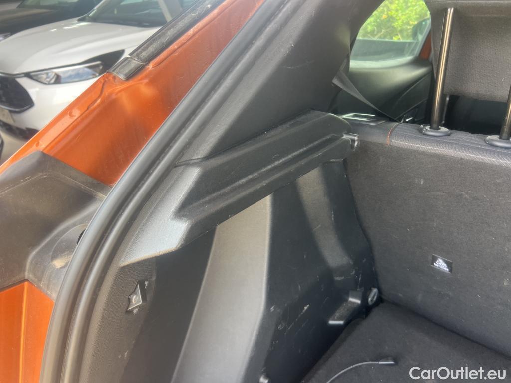  Peugeot  2008 PEUGEOT  / 2019 / 5P / todoterreno Active BlueHDI 81kW (110CV) #13