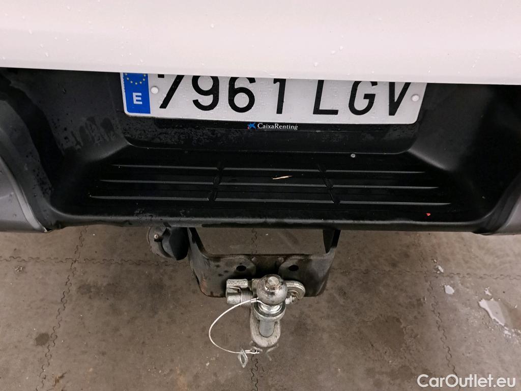  Toyota  Hilux TOYOTA  / 2016 / 4P / pickup 2.4 D-4D Cabina Doble GX #26