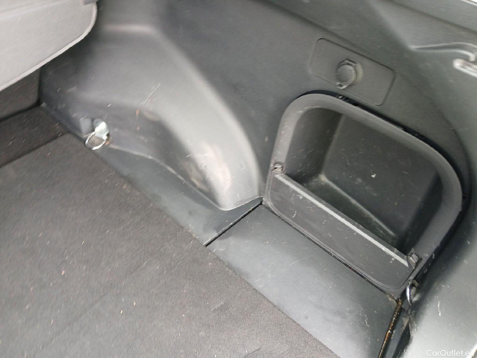  Toyota  RAV4 TOYOTA  / 2018 / 5P / todoterreno 2.5l 220H Business #27