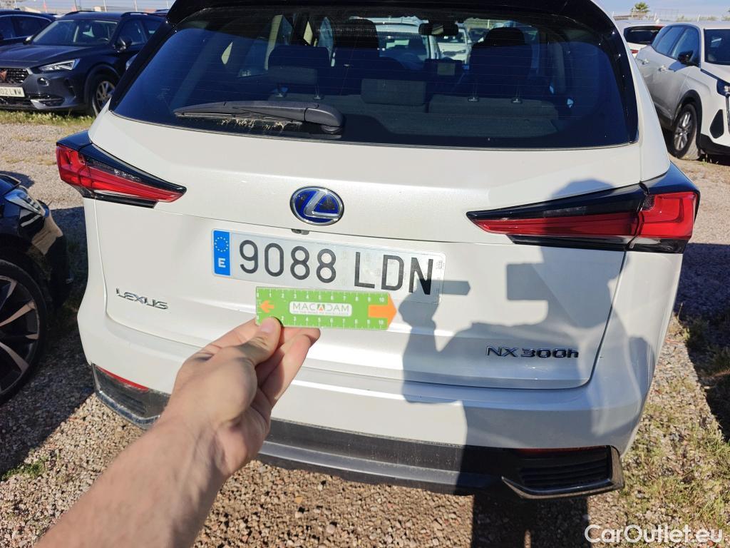  Lexus  NX LEXUS  / 2017 / 5P / todoterreno 2.5 300h Business Navigation 2WD (CX) #1