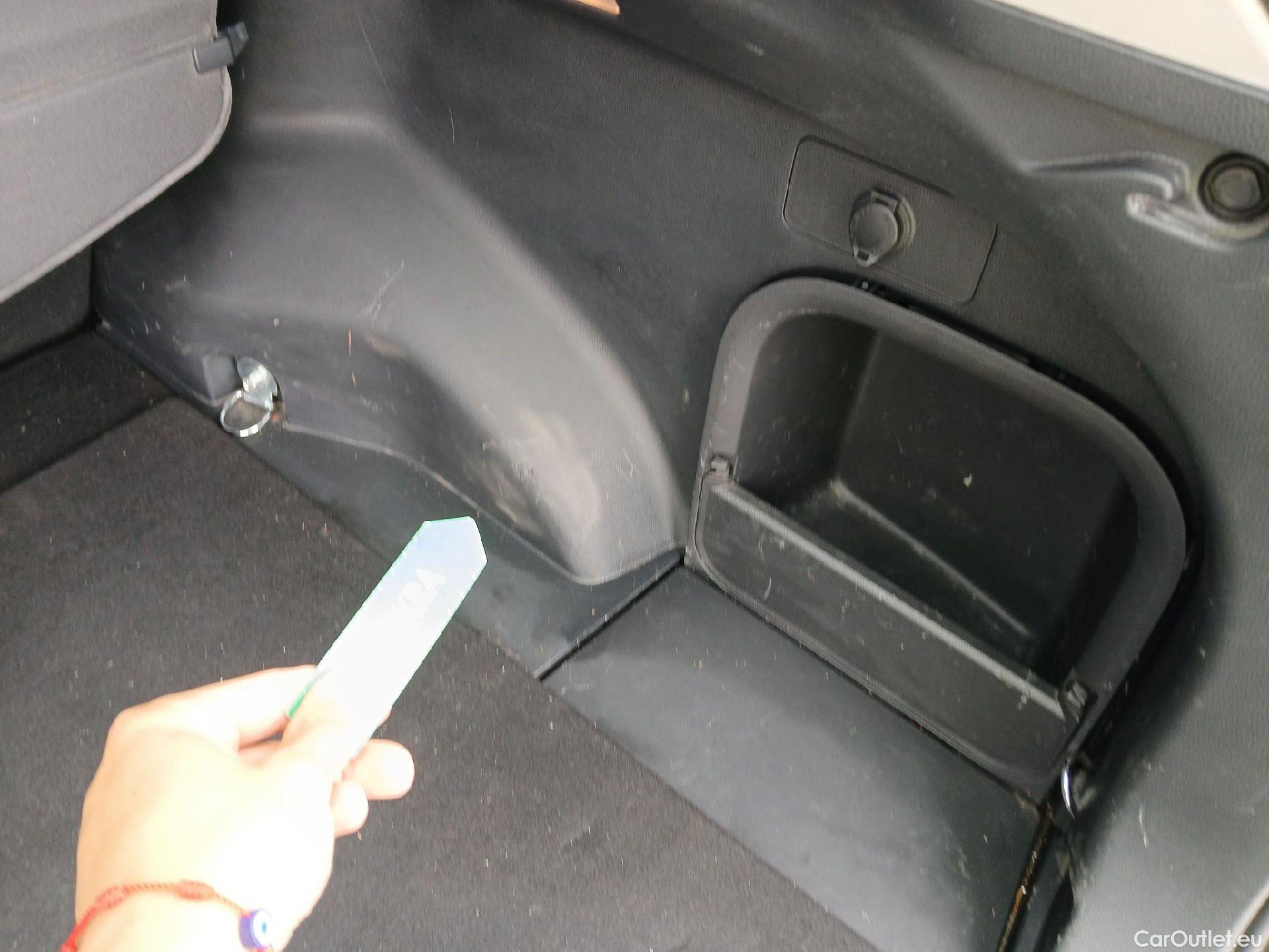  Toyota  RAV4 TOYOTA  / 2018 / 5P / todoterreno 2.5l 220H Business #28