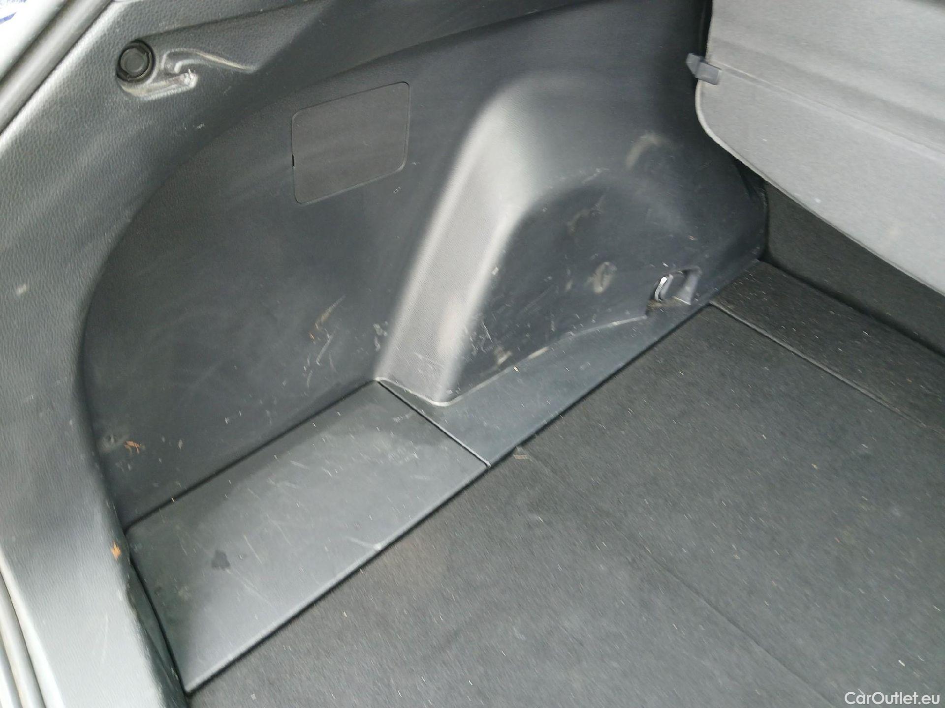  Toyota  RAV4 TOYOTA  / 2018 / 5P / todoterreno 2.5l 220H Business #26