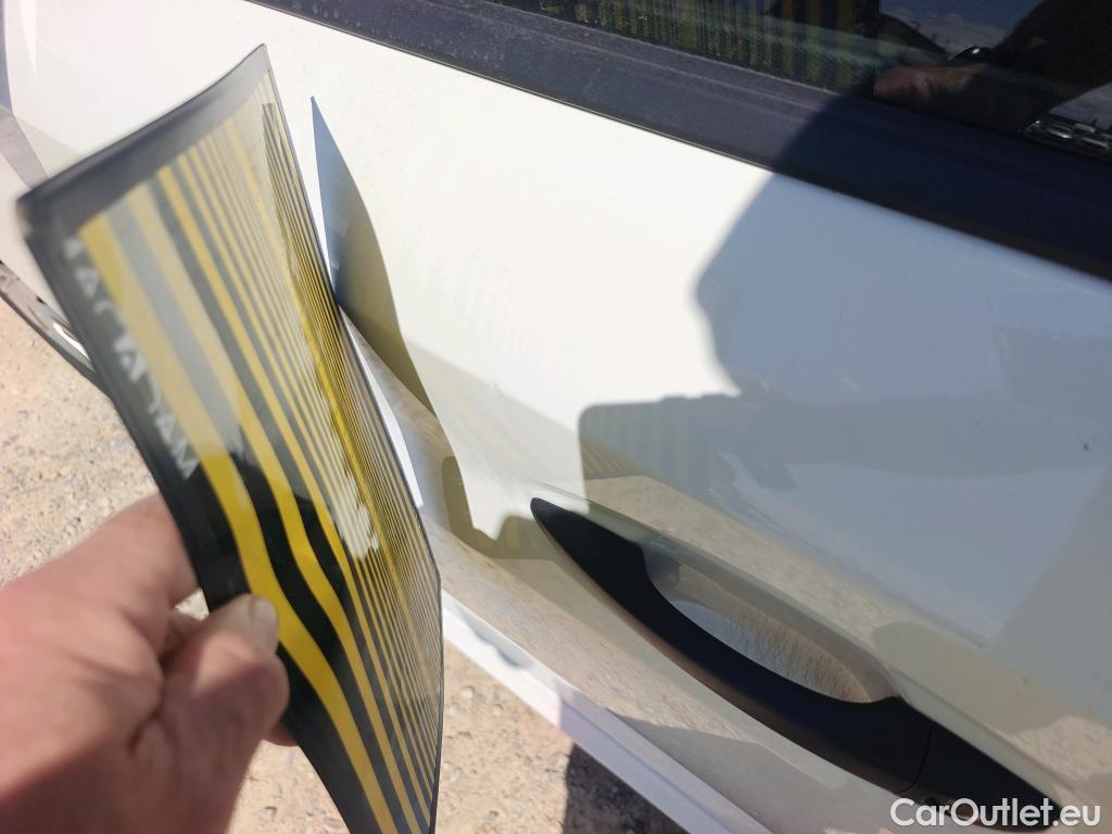  Peugeot  208 PEUGEOT  / 2019 / 5P / berlina con portón PureTech 55kW (75CV) Like #4