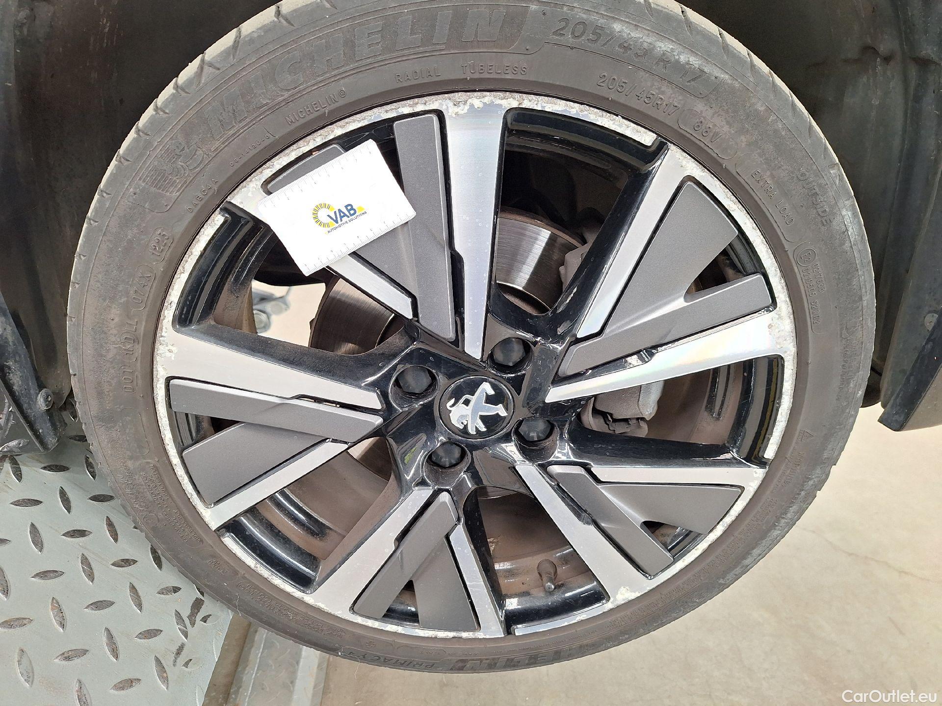  Peugeot  208 Peugeot,  '19, Peugeot  1.2 PureTech 100 MAN6 S&S ?6.3 GT Line #72