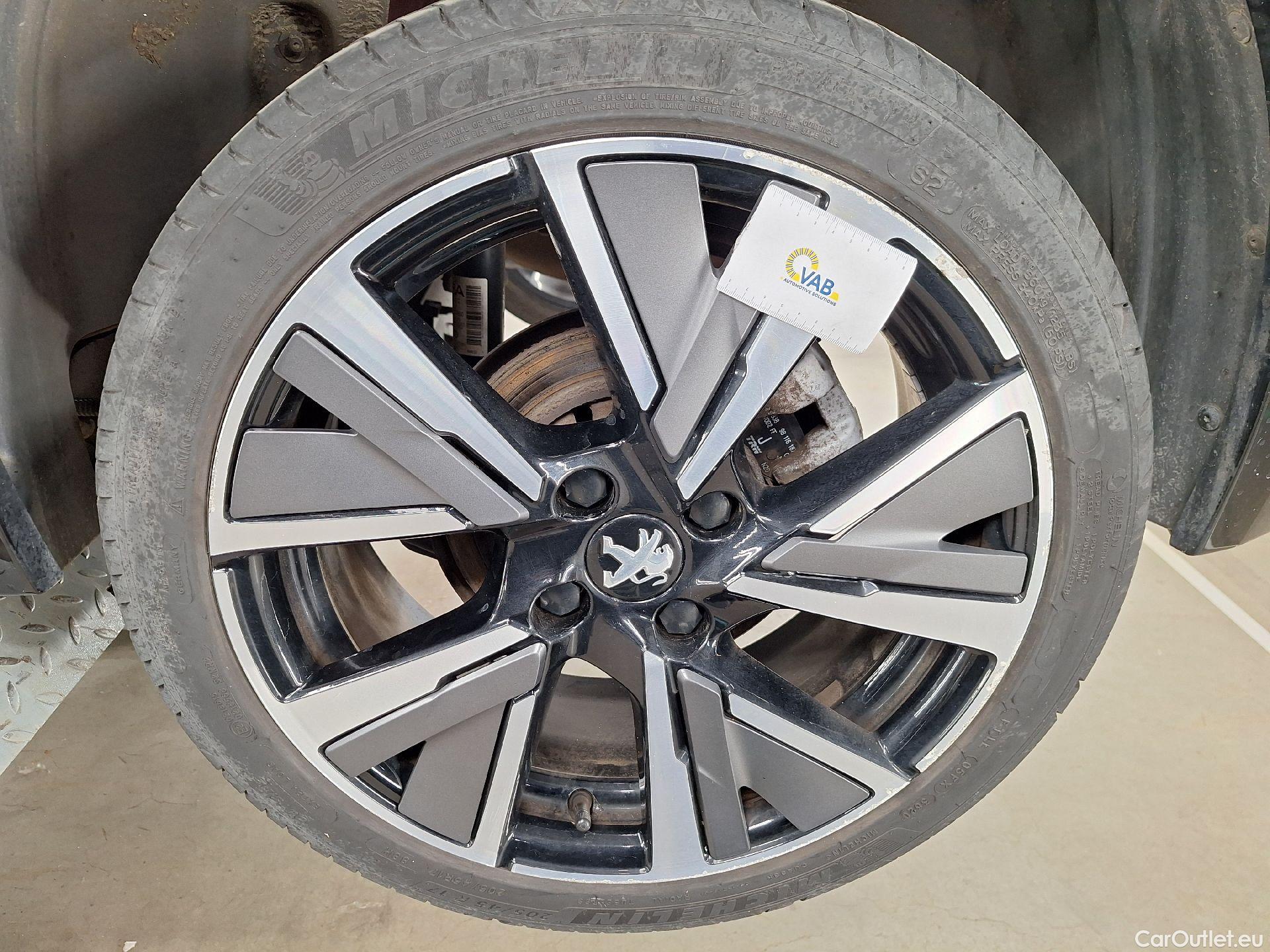  Peugeot  208 Peugeot,  '19, Peugeot  1.2 PureTech 100 MAN6 S&S ?6.3 GT Line #32