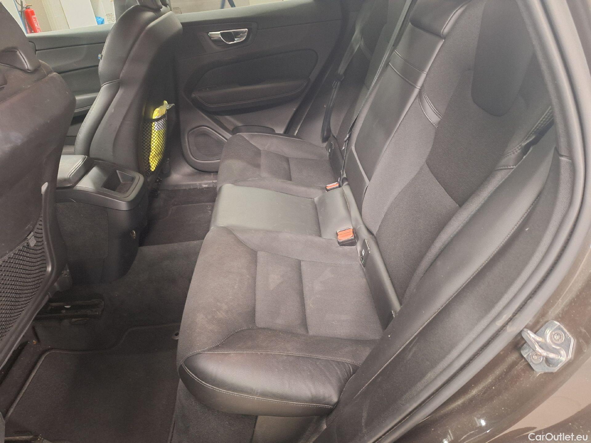  Volvo  XC60 Volvo,  '17, Volvo  D4 120kW Geartronic Momentum Pro 5d #17