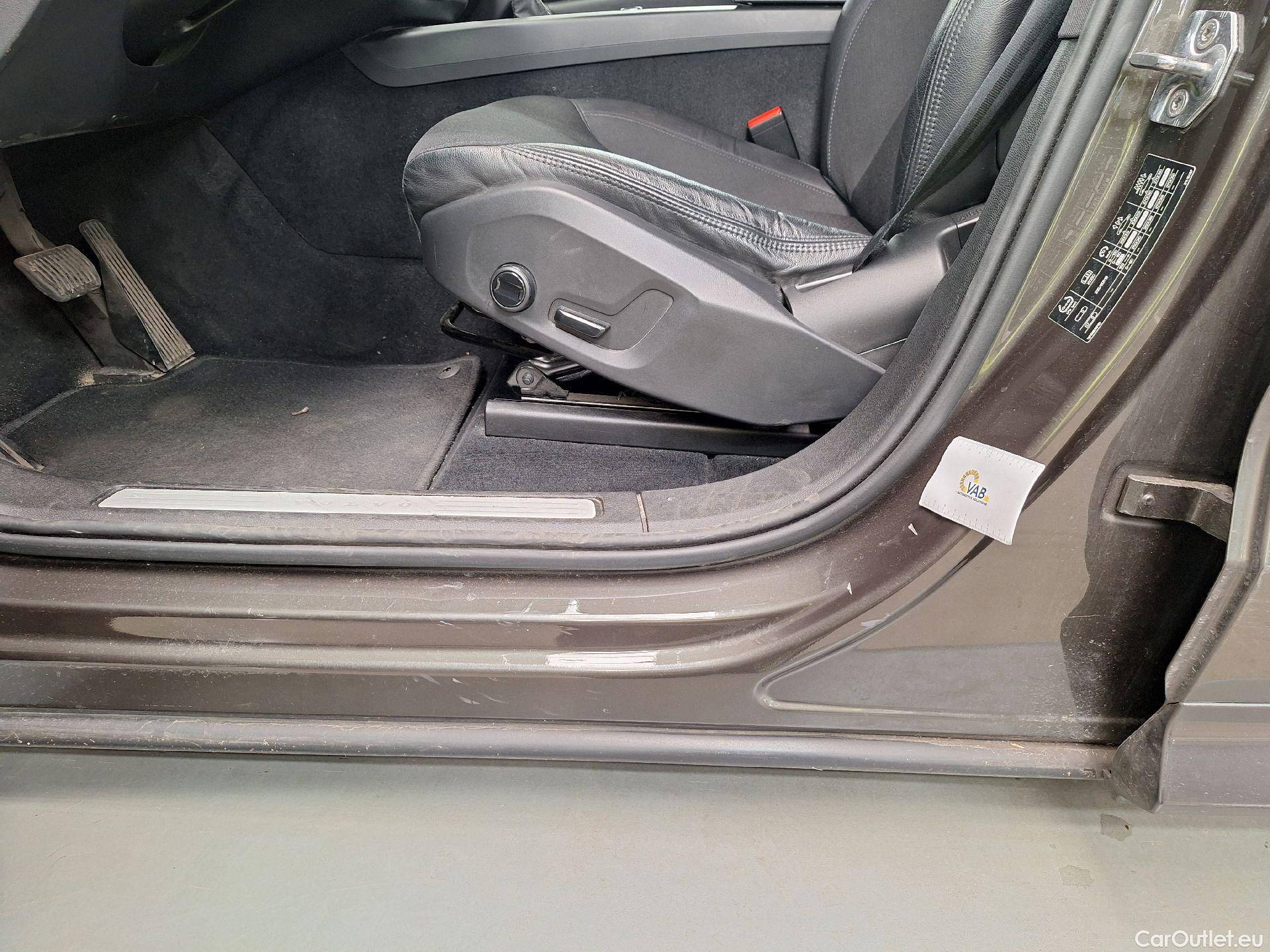  Volvo  XC60 Volvo,  '17, Volvo  D4 120kW Geartronic Momentum Pro 5d #43