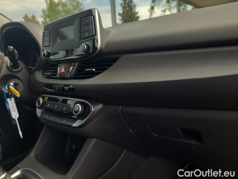  Hyundai  i30   cw (PD)(2017->)  kom. TGDI 120 Start Plus #13