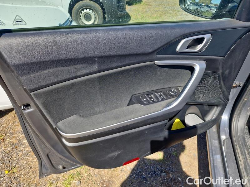  KIA  Cee'd Ceed Sportswagon (2018->) Ceed SW 1.5 T-GDI 118 Top #5
