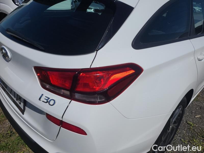  Hyundai  i30   cw (PD)(2017->)  kom.1.0TGDI Family Comf AT #7