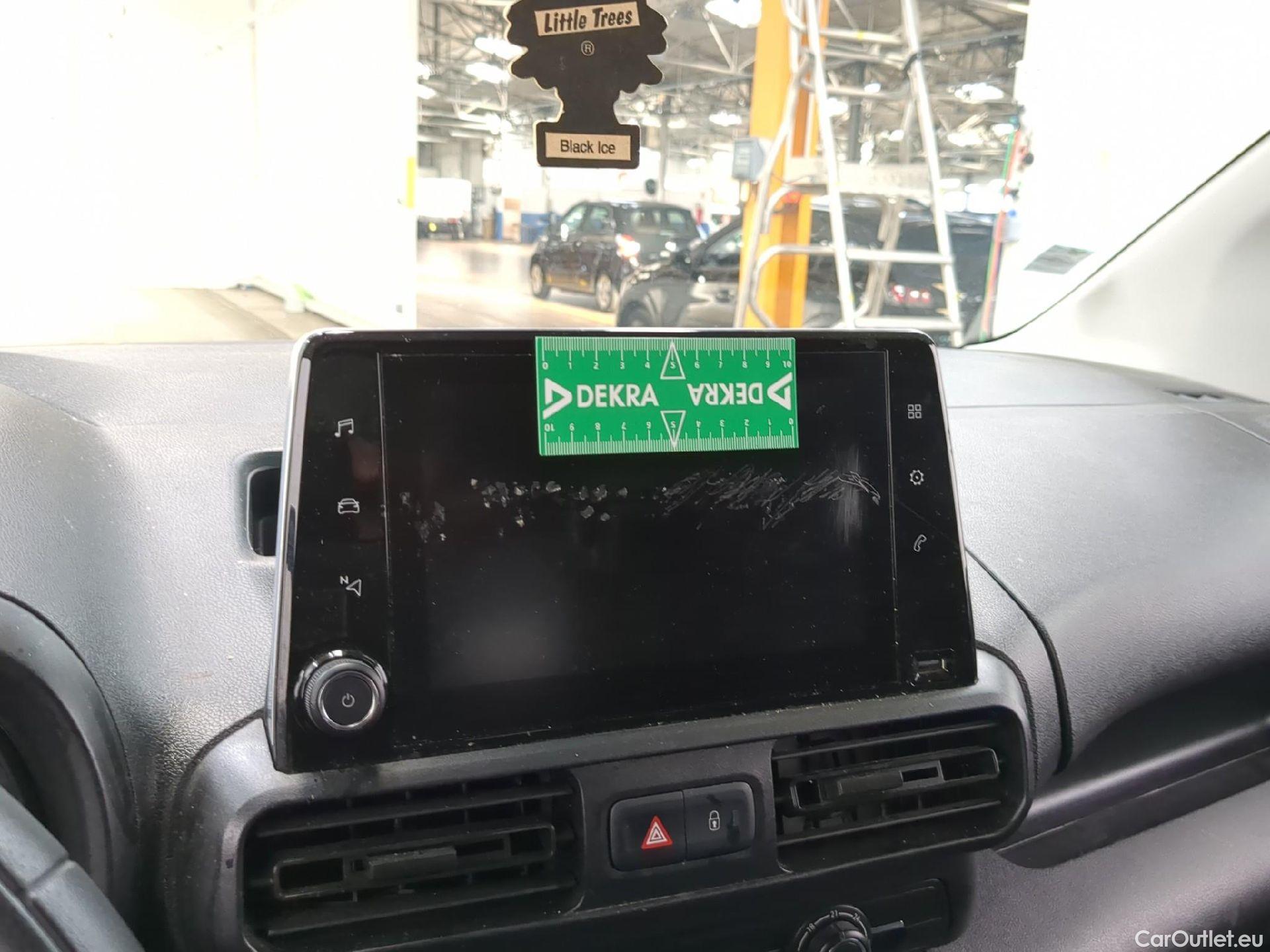 Toyota  Proace  City / 2019 / 4P / Fourgonnette 1.5 Medium 100 D-4D Business
 #3