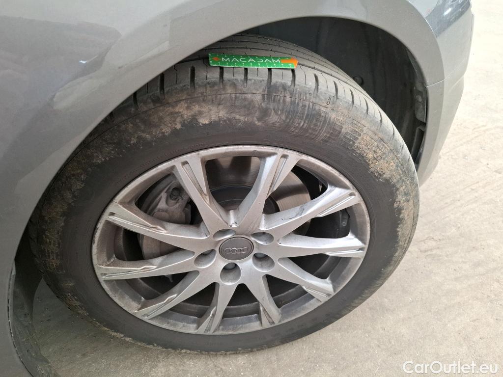  Audi  A4 AUDI  / 2019 / 4P / Berline 40 TFSI ultra 190 Stronic Business Line #12