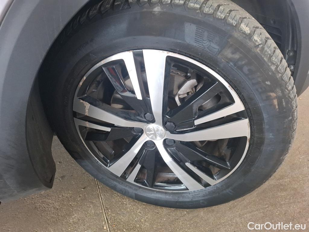  Peugeot  3008 PEUGEOT  / 2020 / 5P / SUV 1.6 HYBRID 225 E-EAT8 GT #60