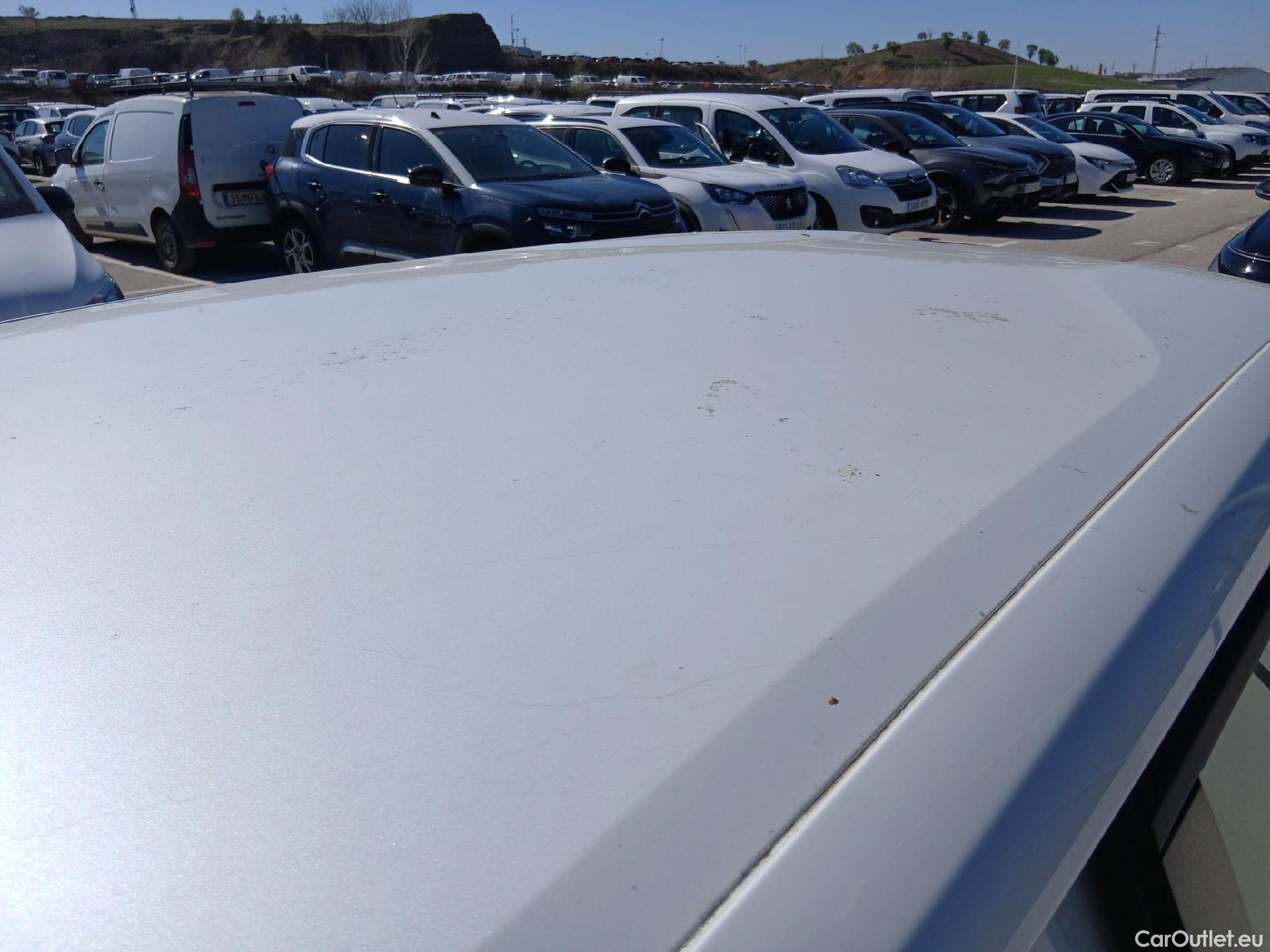  Peugeot  2008 PEUGEOT  / 2019 / 5P / todoterreno Active Pack Puretech 100 S&S 6 Vel. MAN #18