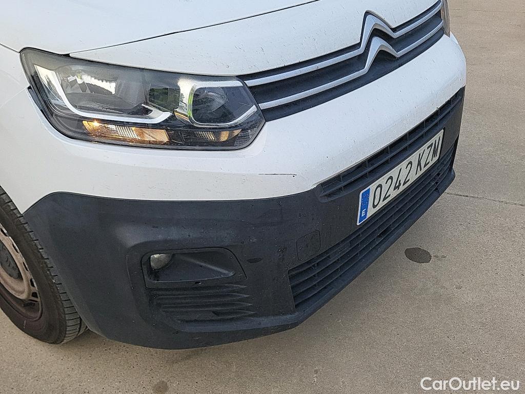  Citroen  Berlingo CITROEN  / 2018 / 4P / combi Talla M BlueHDi 100 LIVE (AC) #17