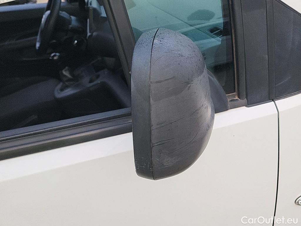  Citroen  Berlingo CITROEN  / 2018 / 4P / combi Talla M BlueHDi 100 LIVE (AC) #35