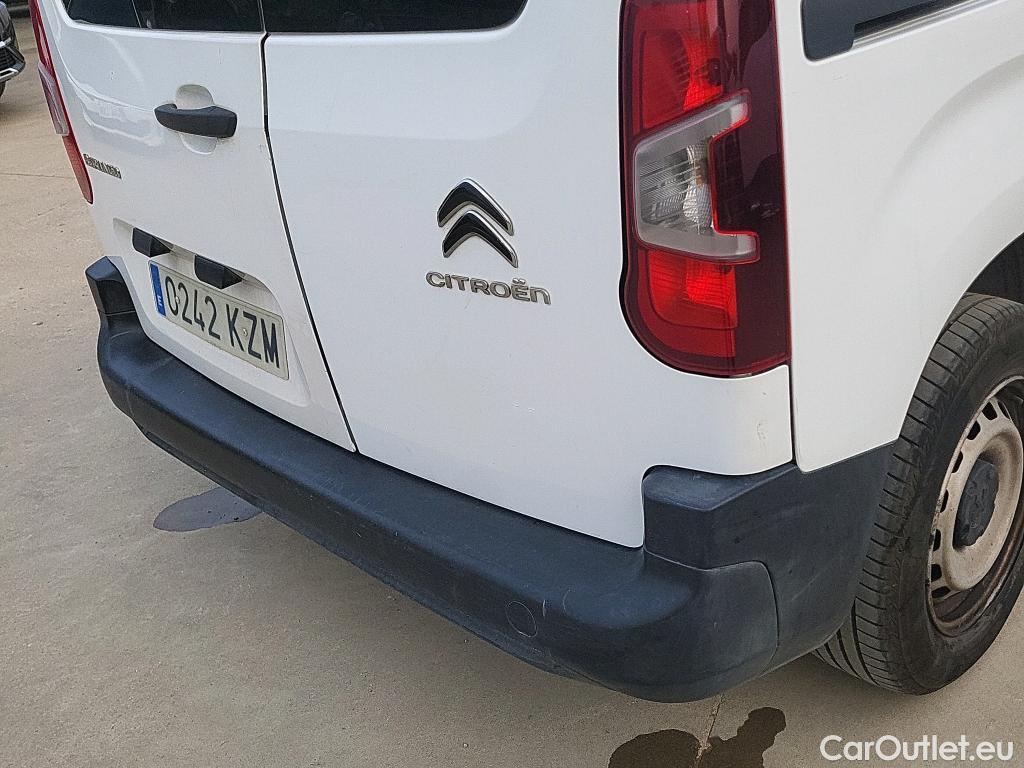  Citroen  Berlingo CITROEN  / 2018 / 4P / combi Talla M BlueHDi 100 LIVE (AC) #21