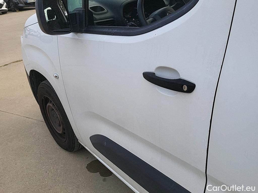  Citroen  Berlingo CITROEN  / 2018 / 4P / combi Talla M BlueHDi 100 LIVE (AC) #11