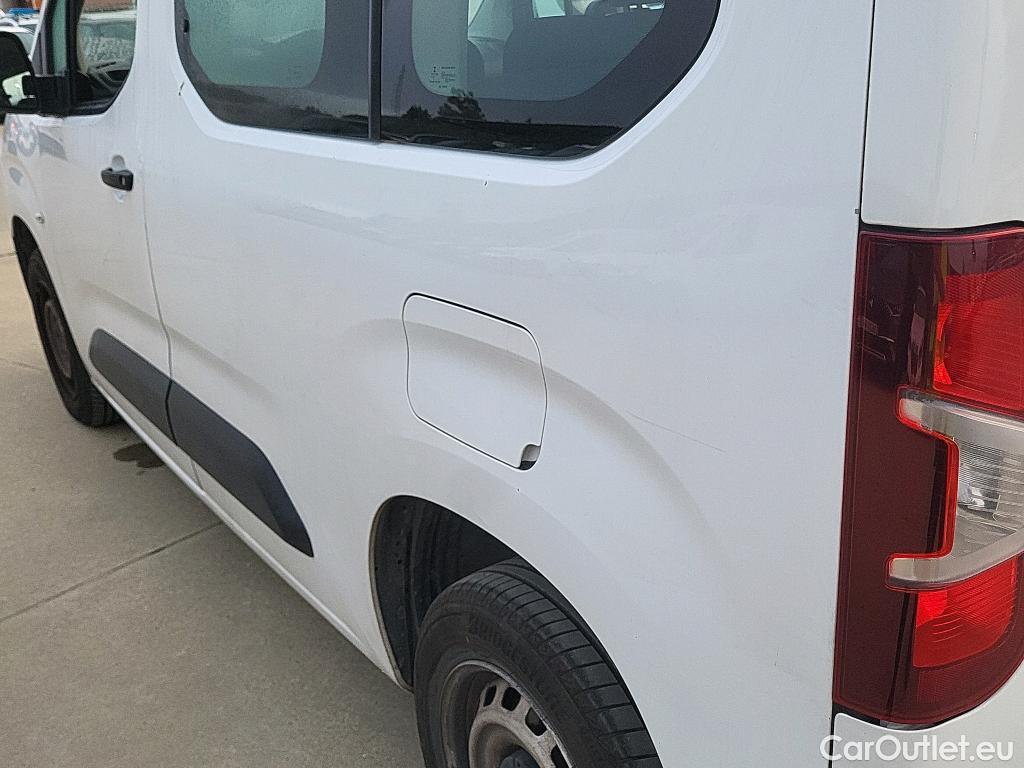  Citroen  Berlingo CITROEN  / 2018 / 4P / combi Talla M BlueHDi 100 LIVE (AC) #33