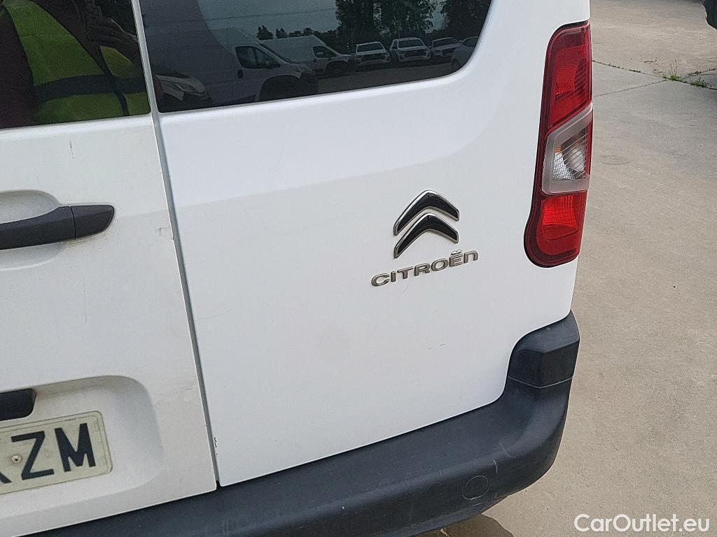  Citroen  Berlingo CITROEN  / 2018 / 4P / combi Talla M BlueHDi 100 LIVE (AC) #37