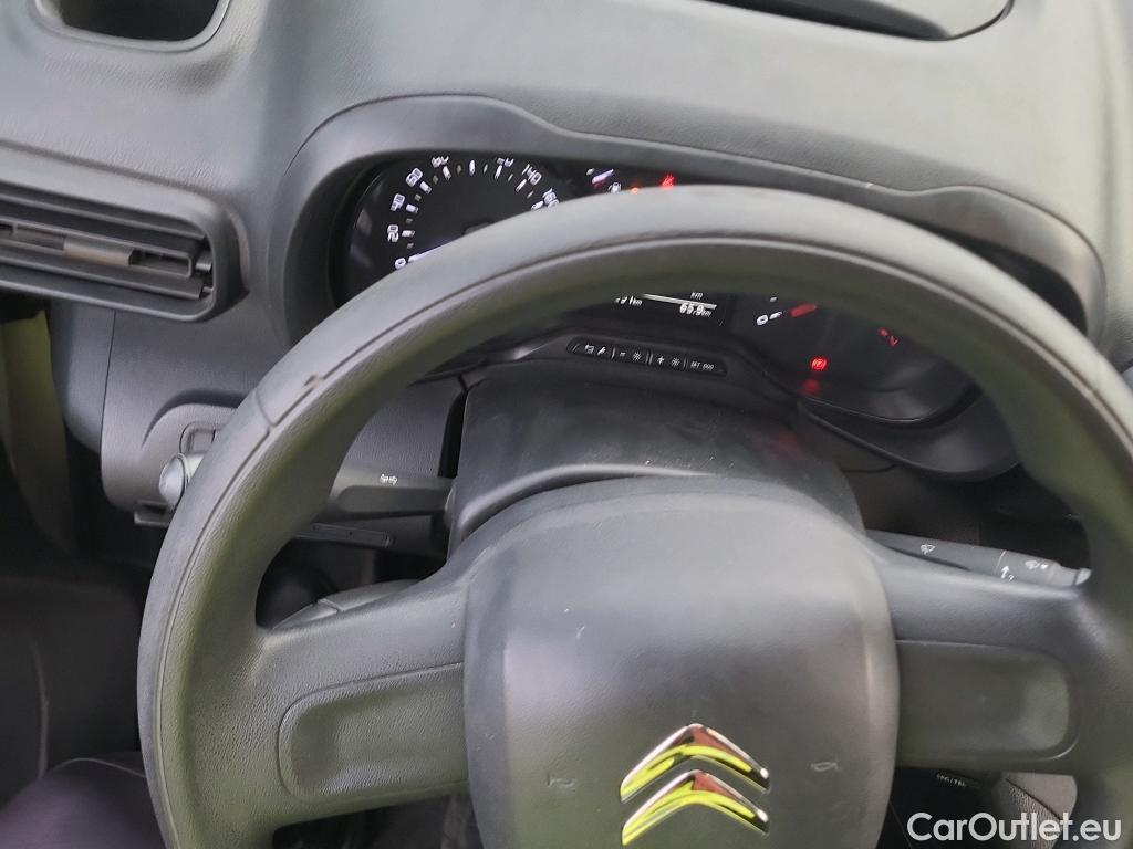  Citroen  Berlingo CITROEN  / 2018 / 4P / combi Talla M BlueHDi 100 LIVE (AC) #27