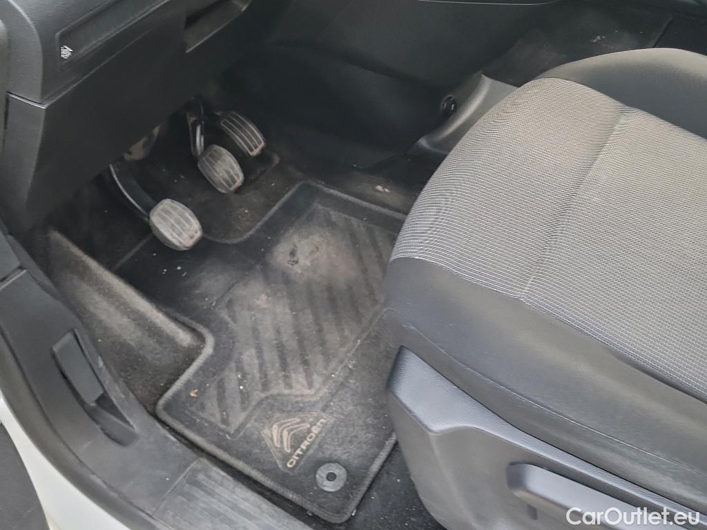  Citroen  Berlingo CITROEN  / 2018 / 4P / combi Talla M BlueHDi 100 LIVE (AC) #29