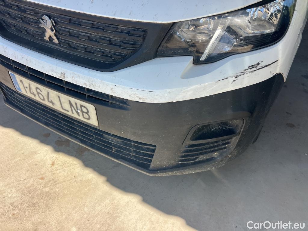  Peugeot  Partner PEUGEOT  / 2018 / 3P / furgón derivado de turismo Pro Standard 600kg BlueHDi 55kW #37