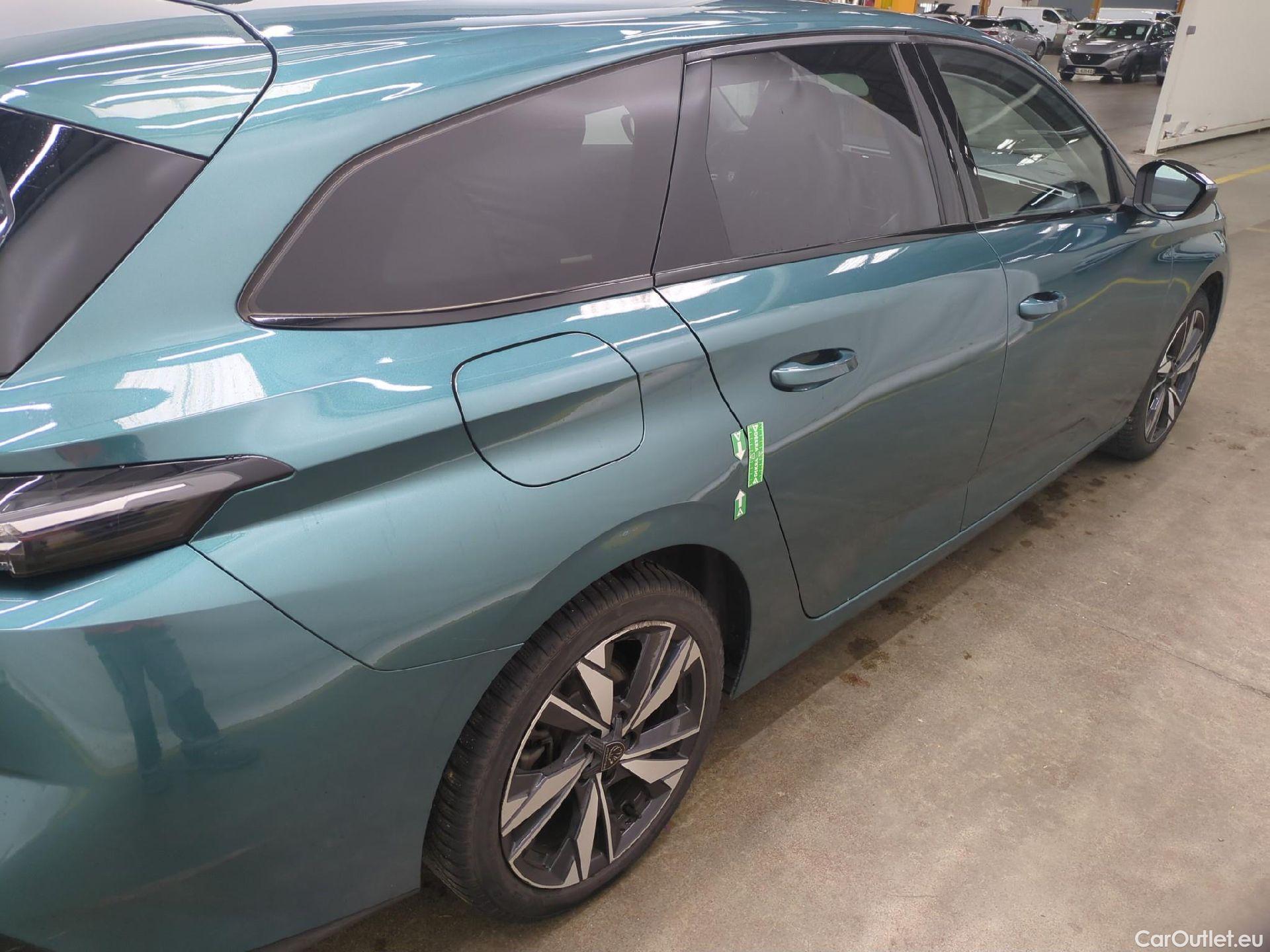  Peugeot  308 PEUGEOT  SW / 2021 / 5P / Break PureTech 130 S&S EAT 8 ALLURE #47