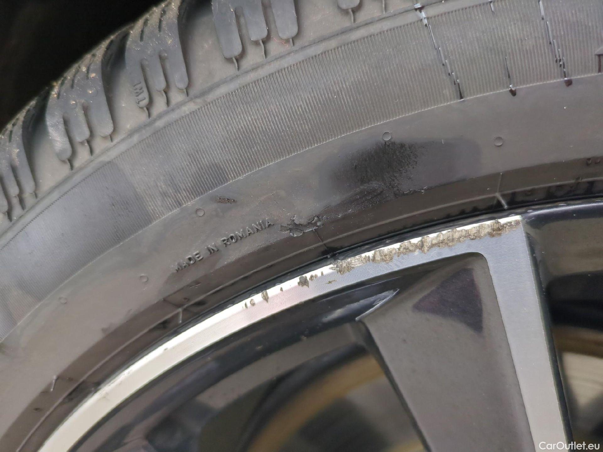  Peugeot  308 PEUGEOT  SW / 2021 / 5P / Break PureTech 130 S&S EAT 8 ALLURE #18
