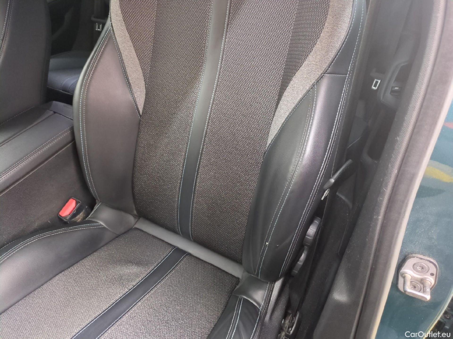  Peugeot  308 PEUGEOT  SW / 2021 / 5P / Break PureTech 130 S&S EAT 8 ALLURE #3