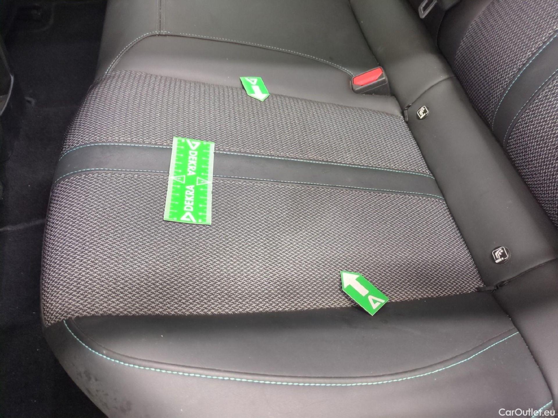  Peugeot  308 PEUGEOT  SW / 2021 / 5P / Break PureTech 130 S&S EAT 8 ALLURE #52
